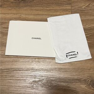 CHANEL White cleaning cloth